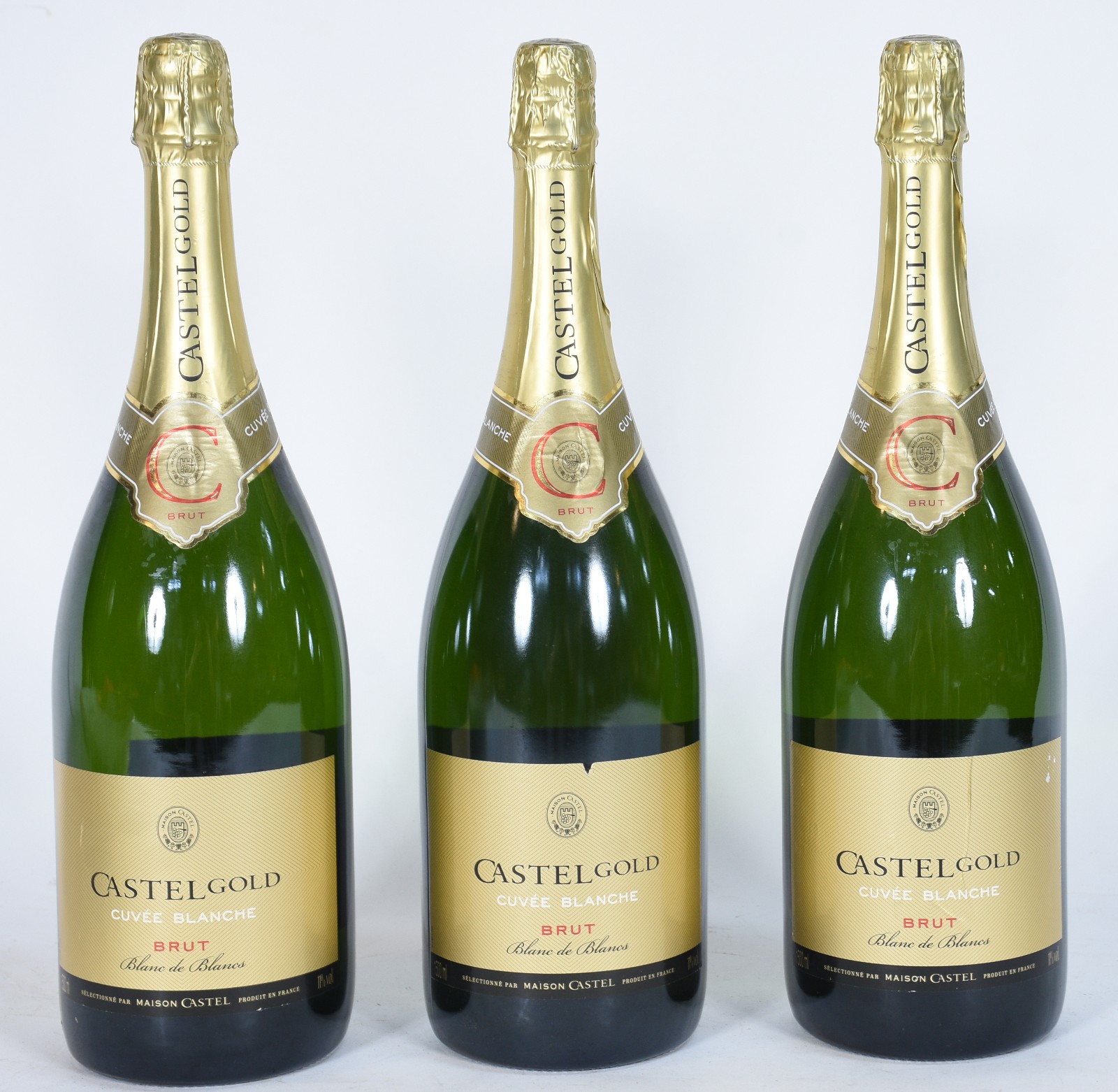 Três garrafas de espumante frances "Castel Gold", brut, cuvée... - foto 1 de 7