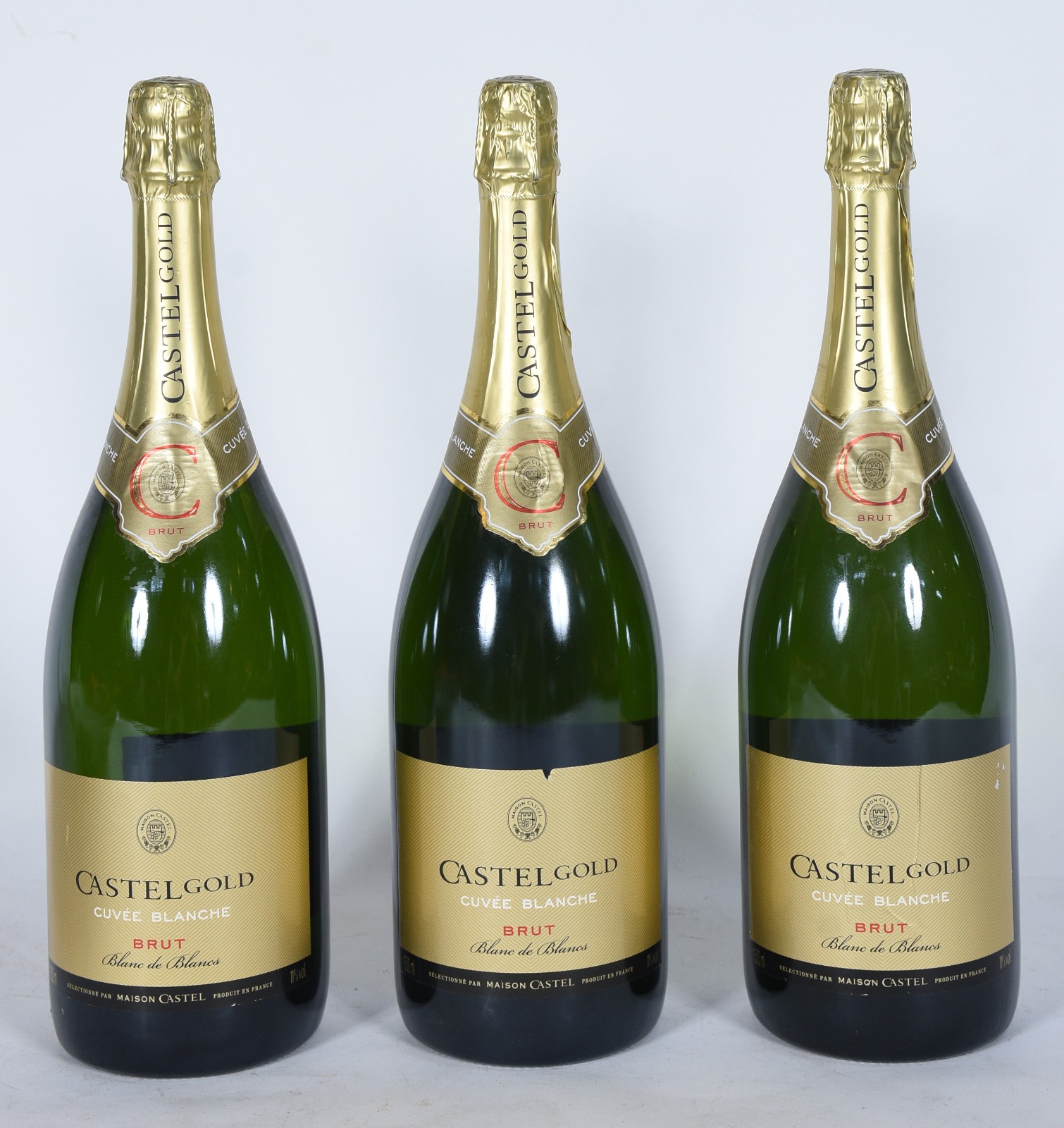 Três garrafas de espumante frances "Castel Gold", brut, cuvée... - foto 1 de 7