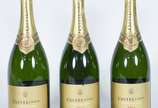 Três garrafas de espumante frances "Castel Gold... - Três garrafas de espumante frances "Castel Gold", brut, cuvée blanche, 1.500 ml.