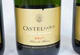 Três garrafas de espumante frances "Castel Gold... - Três garrafas de espumante frances "Castel Gold", brut, cuvée blanche, 1.500 ml.