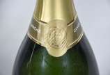 Três garrafas de espumante frances "Castel Gold... - Três garrafas de espumante frances "Castel Gold", brut, cuvée blanche, 1.500 ml.