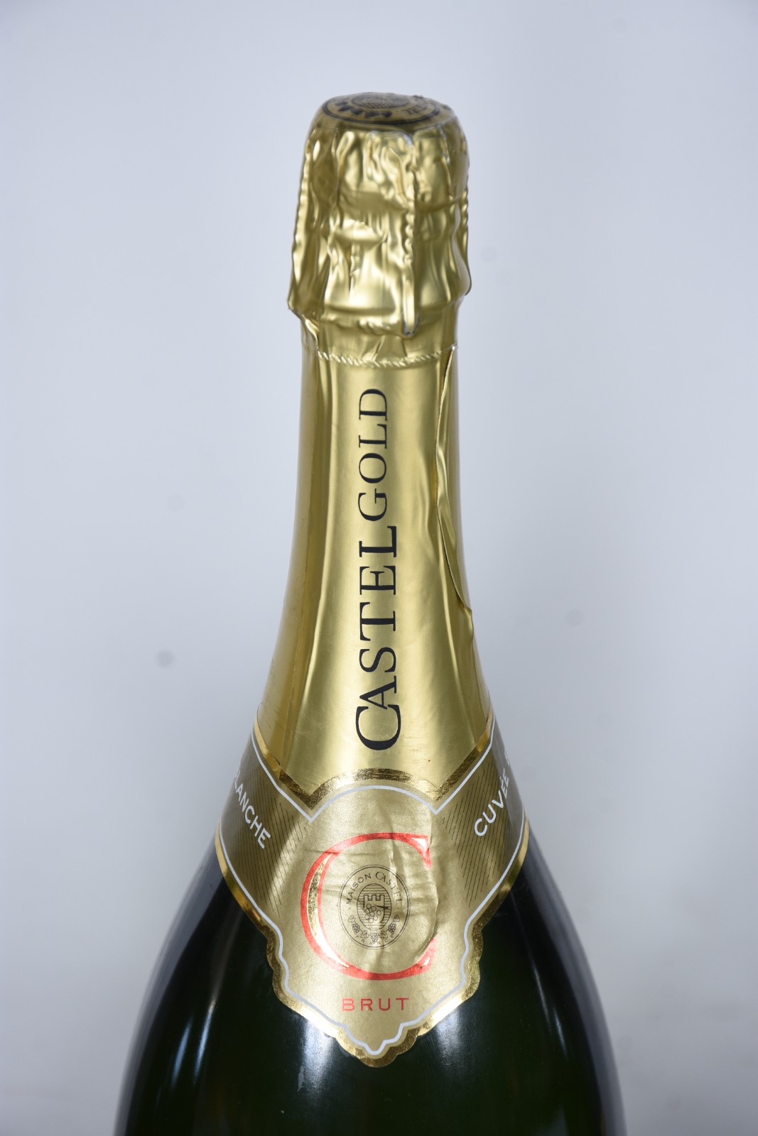 Três garrafas de espumante frances "Castel Gold", brut, cuvée... - foto 6 de 9