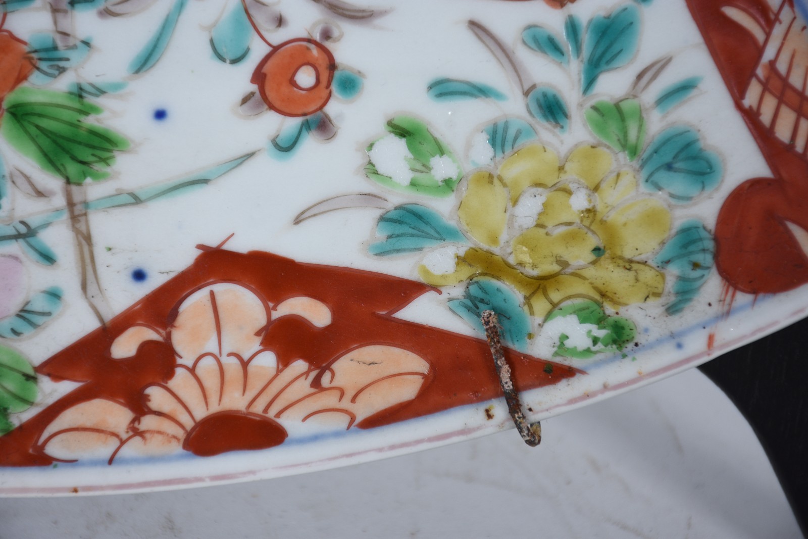 Medalhão de porcelana japonesa Imari, Século XIX. Parte posterior com... - foto 4 de 5