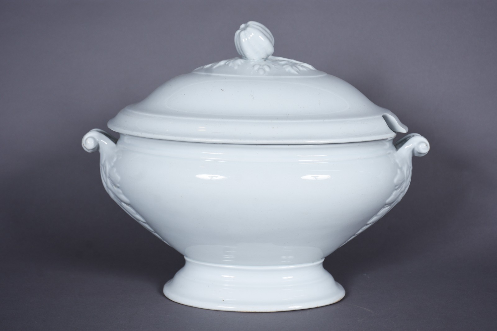 Sopeira de porcelana inglesa branca J & G Meakin, Hanley, pega da... - foto 1 de 8