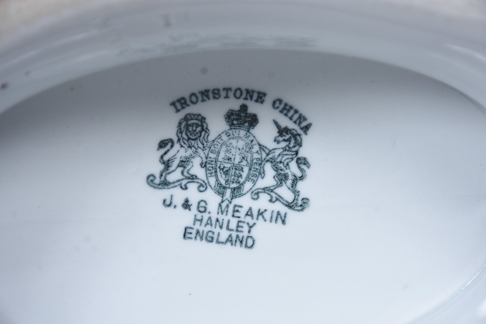 Sopeira de porcelana inglesa branca J & G Meakin, Hanley, pega da... - foto 7 de 8