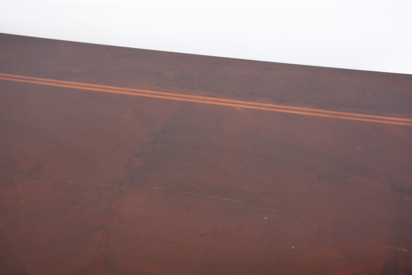 Mesa de centro de madeira nobre. tampo retangular com detalhe... - foto 6 de 6