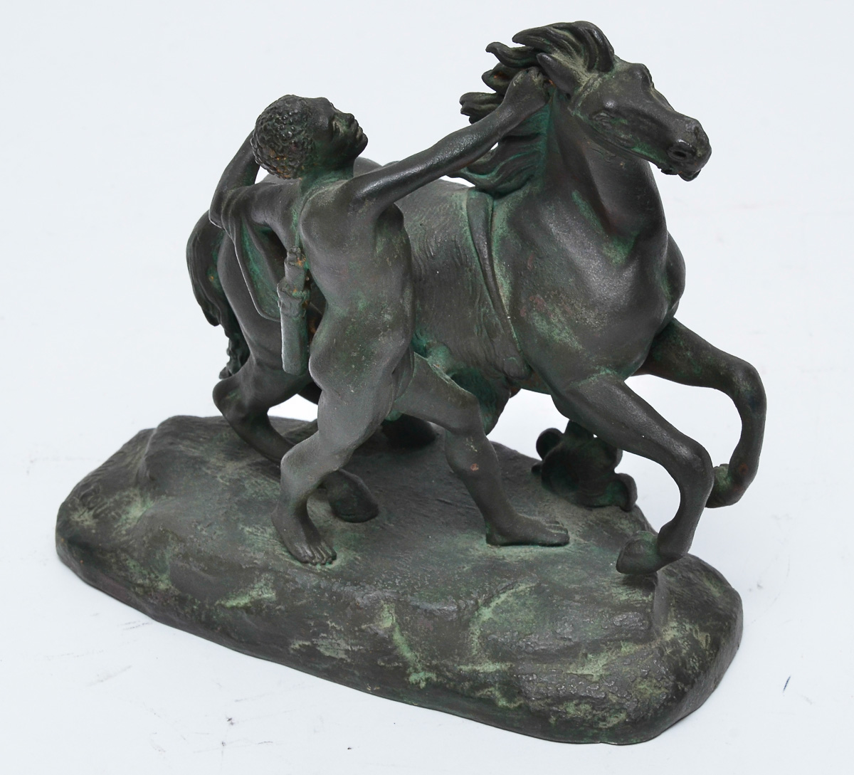 Estatueta de petit bronze representando homem com cavalo, assinado...