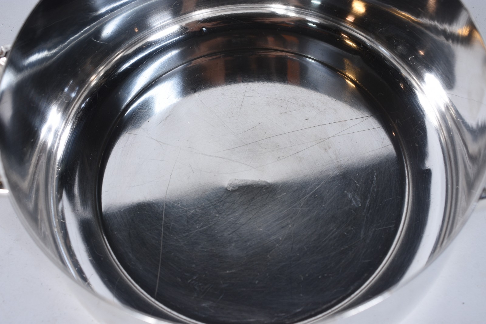 Dois bowls e porta garrafa de metal prateado Saint James. - foto 4 de 5