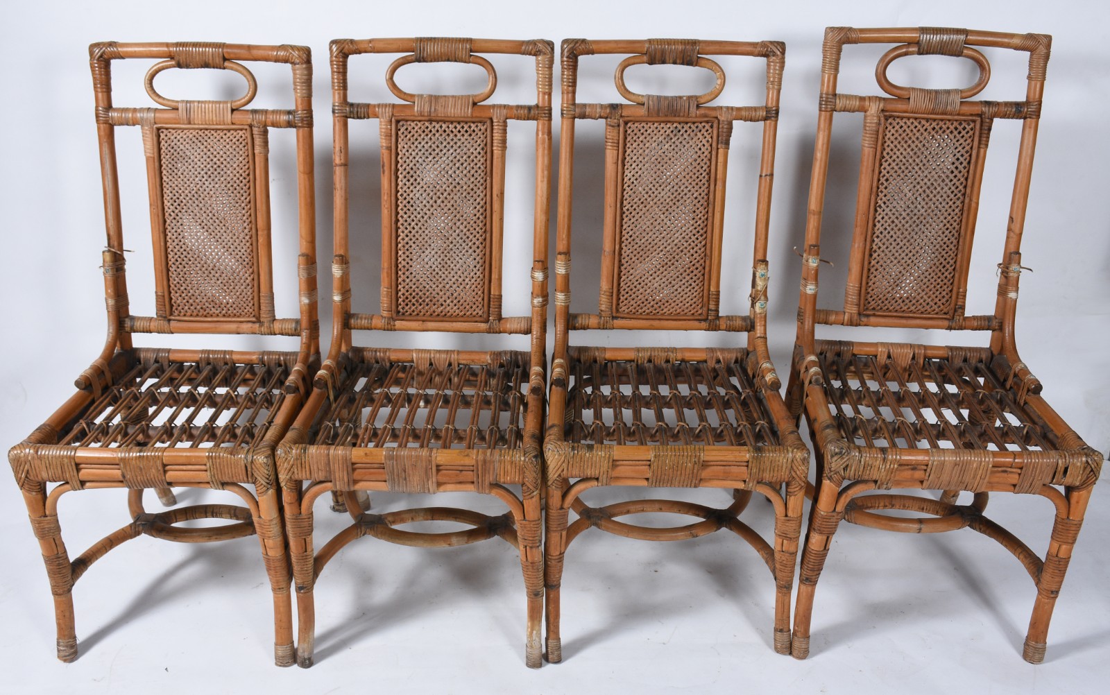 Conjunto de 4 cadeiras com braços e 4 cadeiras singelas de junco. - foto 2 de 8