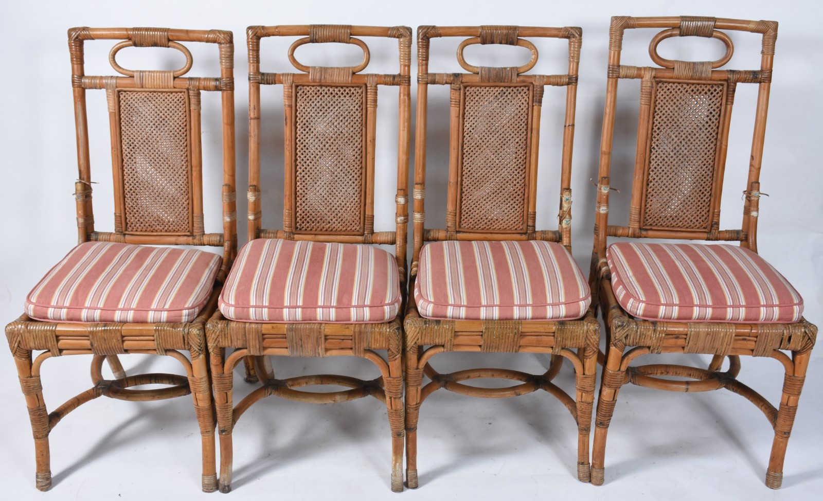 Conjunto de 4 cadeiras com braços e 4 cadeiras singelas de junco. - foto 5 de 8