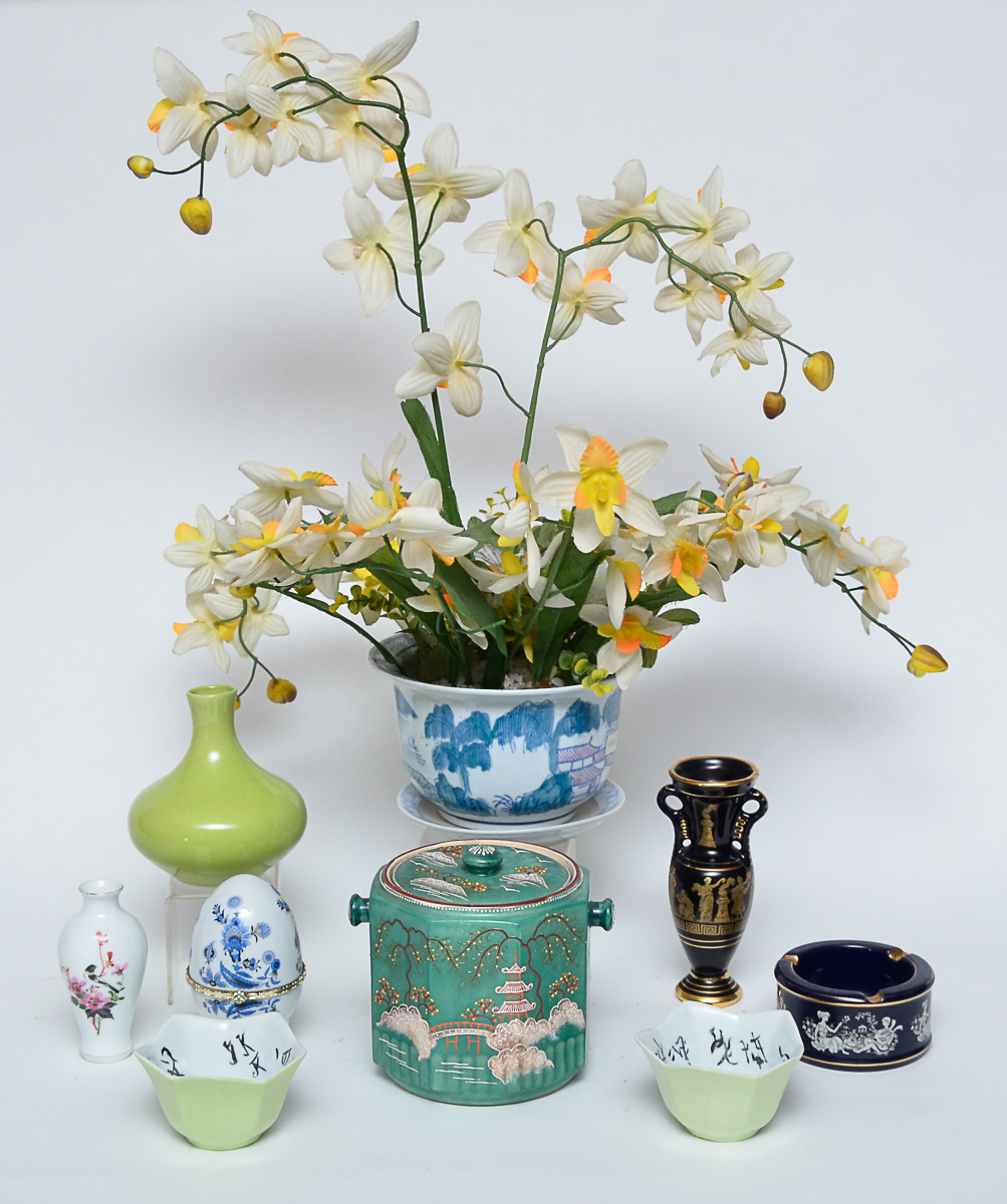 Diversas peças de porcelana. Total de 9 peças.