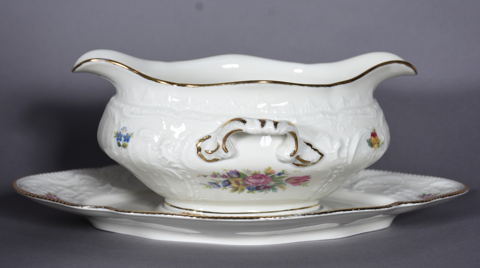 Aparelho de jantar de porcelana Rosenthal composto de: 12 pratos... - foto 6 de 11