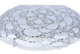 Toalha de mesa na cor branca com renda e bordados. - Toalha de mesa na cor branca com renda e bordados.