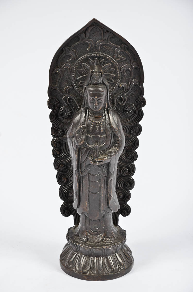 Buda em bronze. Alt. 22 cm.