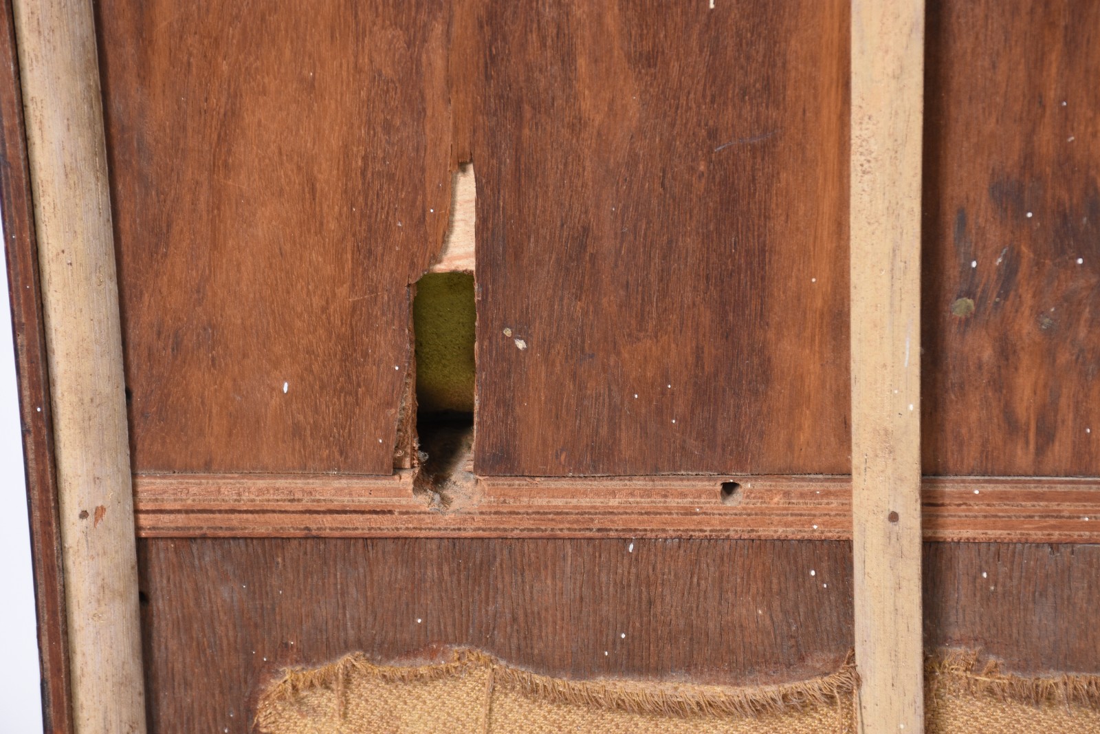 Móvel oriental de madeira nobre com pinturas em policromia. Espelho... - foto 10 de 10