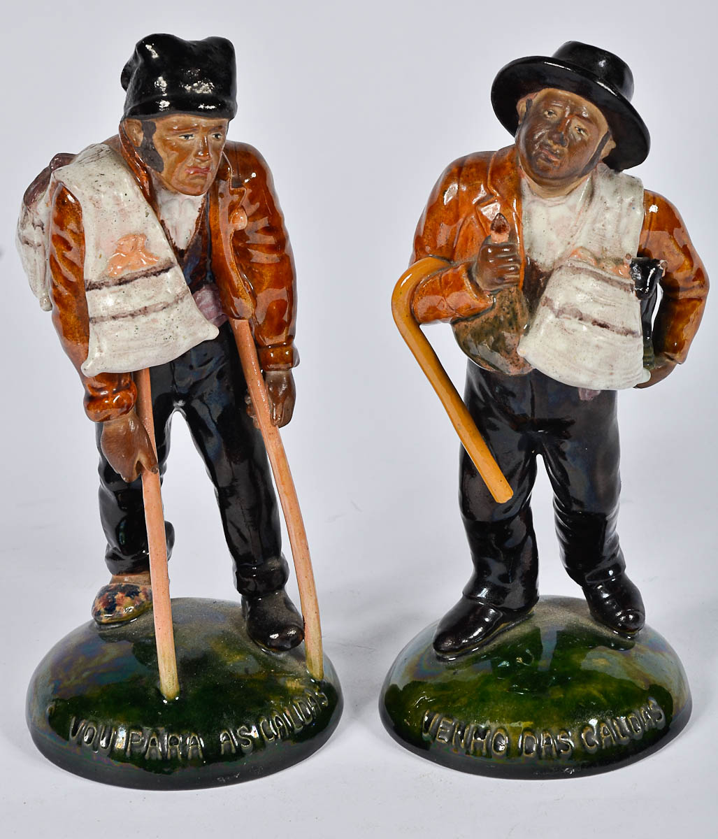 Par de figuras de faiança portuguesa policromada Caldas da Rainha...