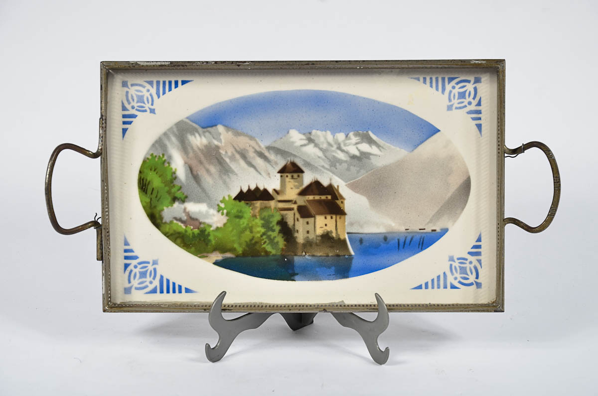 Bandeja de faiança Tcheca decorada com paisagem dos Alpes em...