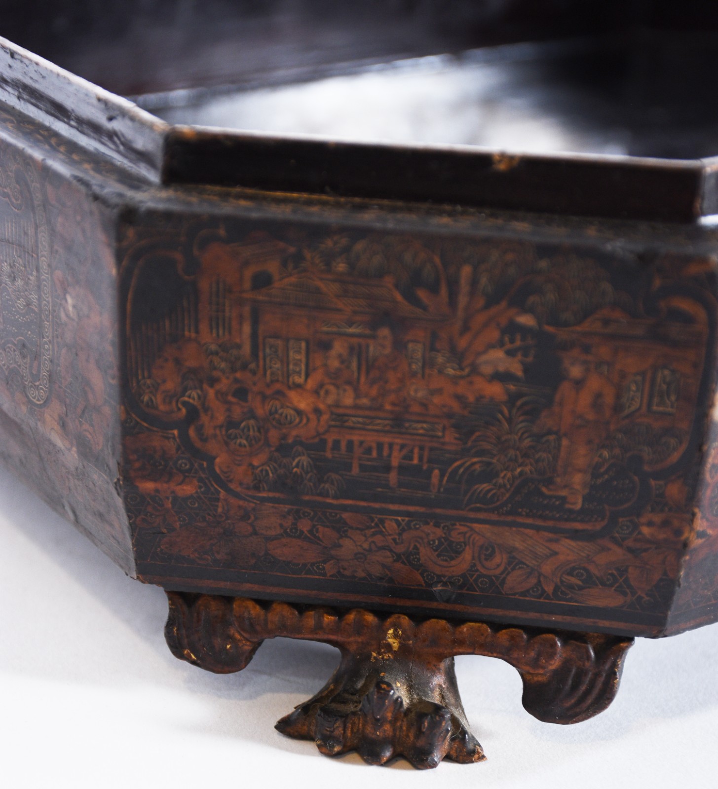 Caixa de jogos chinesa em charão de forma retangular com cantos... - foto 8 de 11
