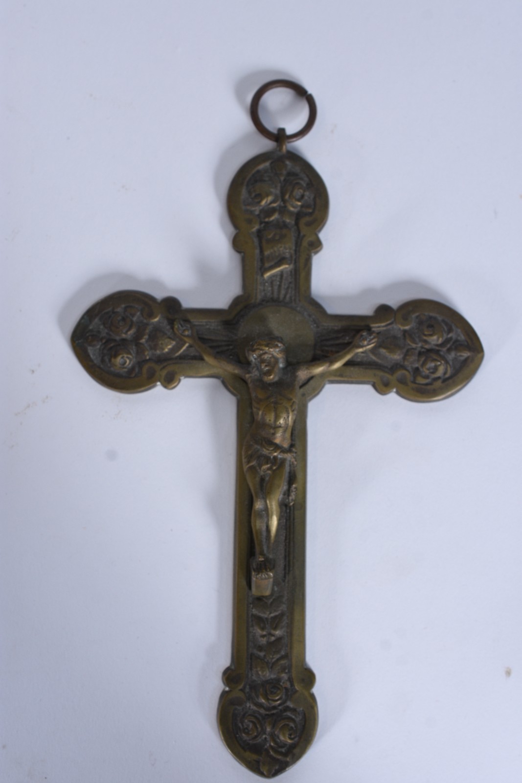 Três peças sacras, sendo: Nossa Senhora sobre pedestal de bronze... - foto 3 de 7