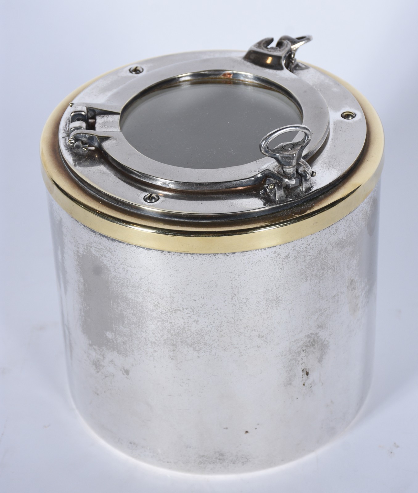 Balde para gelo na forma de escotilha de metal (desgastes). - foto 1 de 8