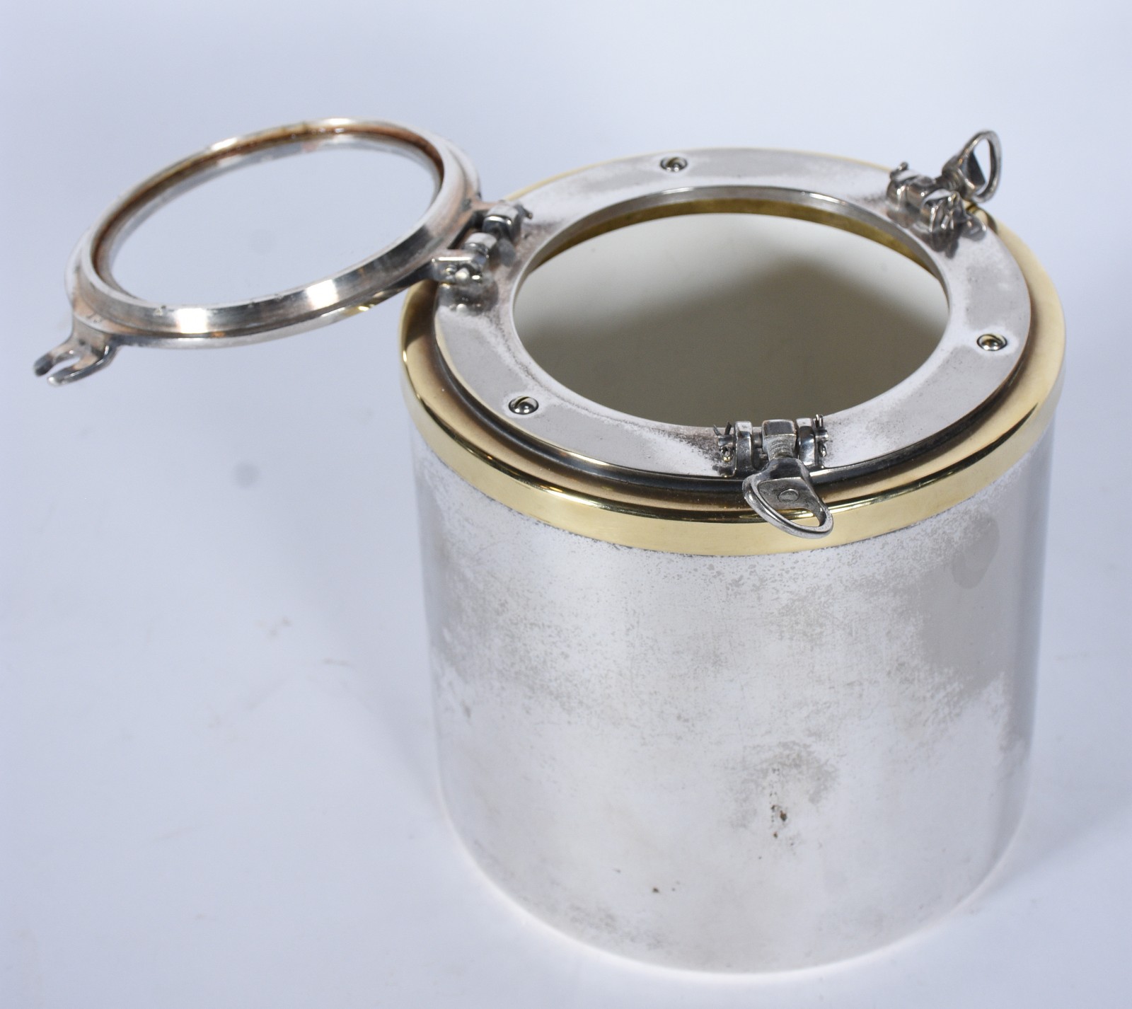 Balde para gelo na forma de escotilha de metal (desgastes). - foto 4 de 8