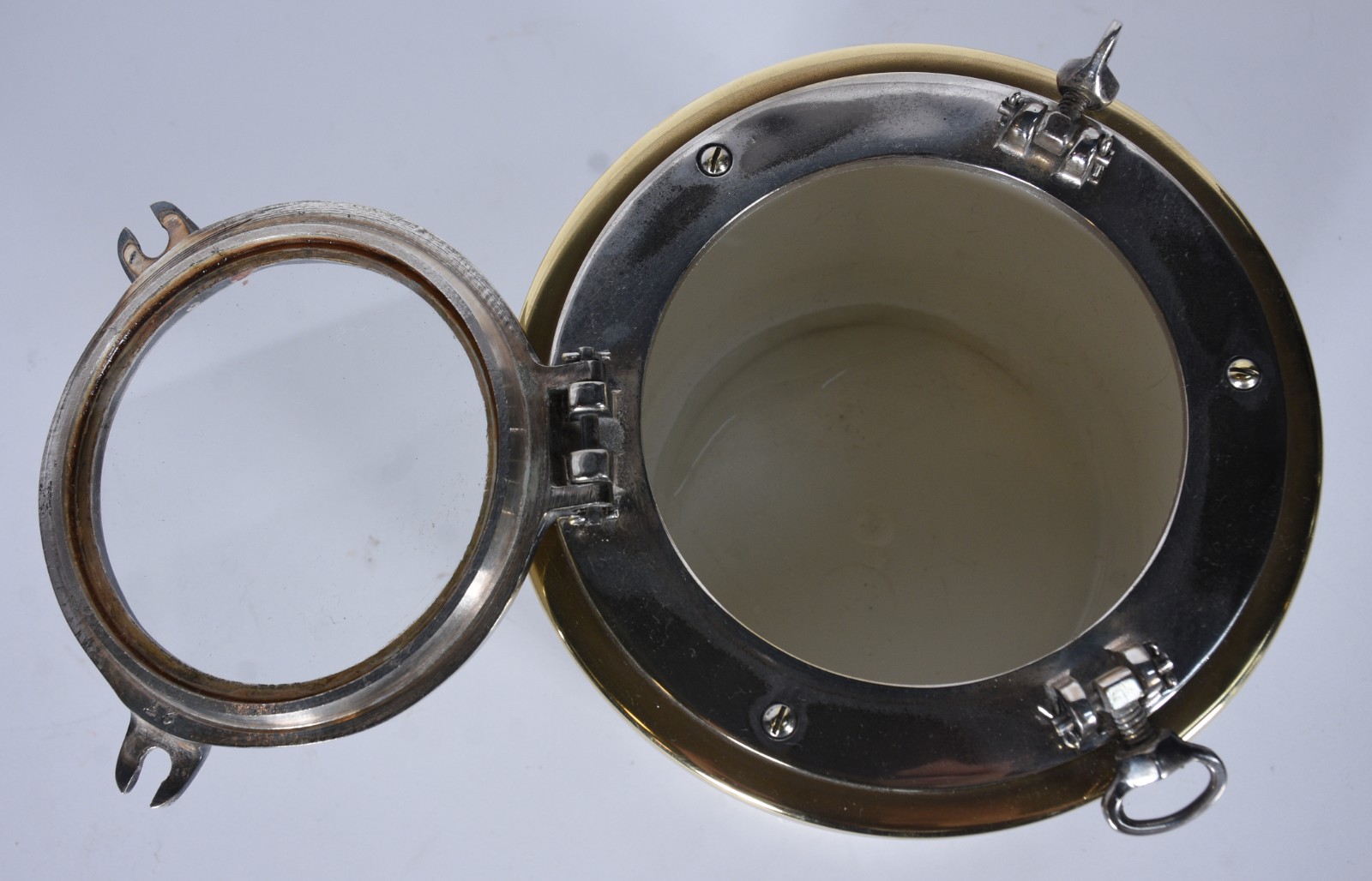 Balde para gelo na forma de escotilha de metal (desgastes). - foto 8 de 8