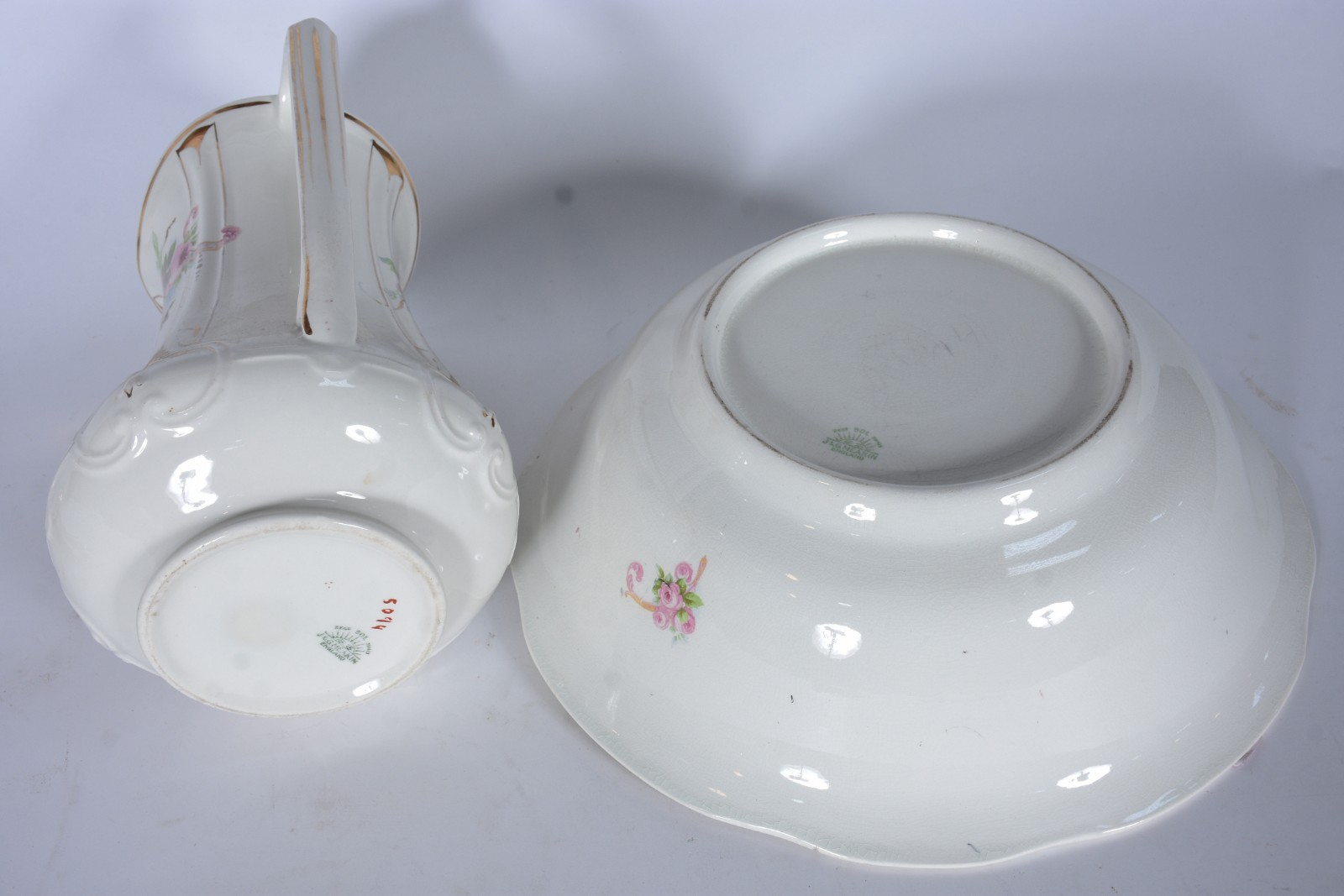 Jarra com bacia de faiança inglesa J & G Meakin, decoração floral em... - foto 5 de 9