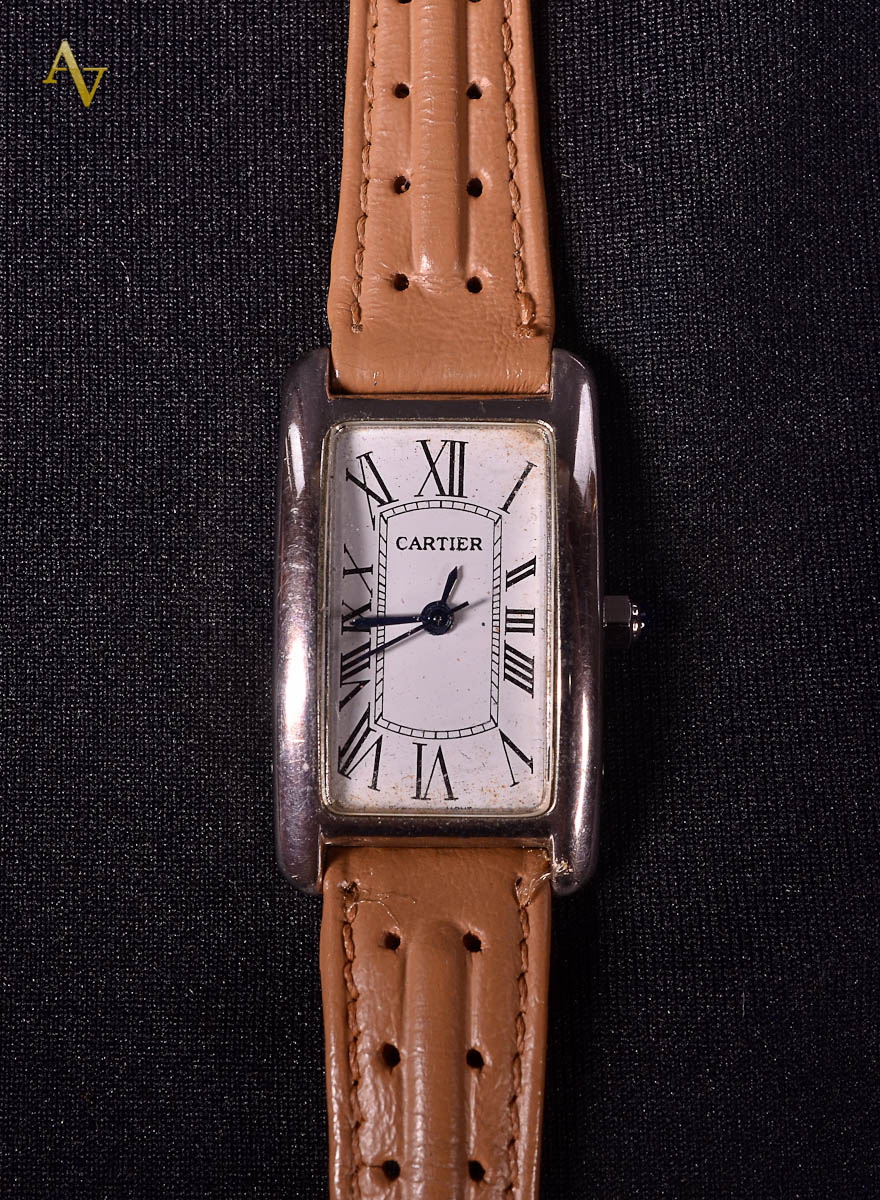Relógio Cartier - Paris - quartz com caixa de metal e pulseira em...