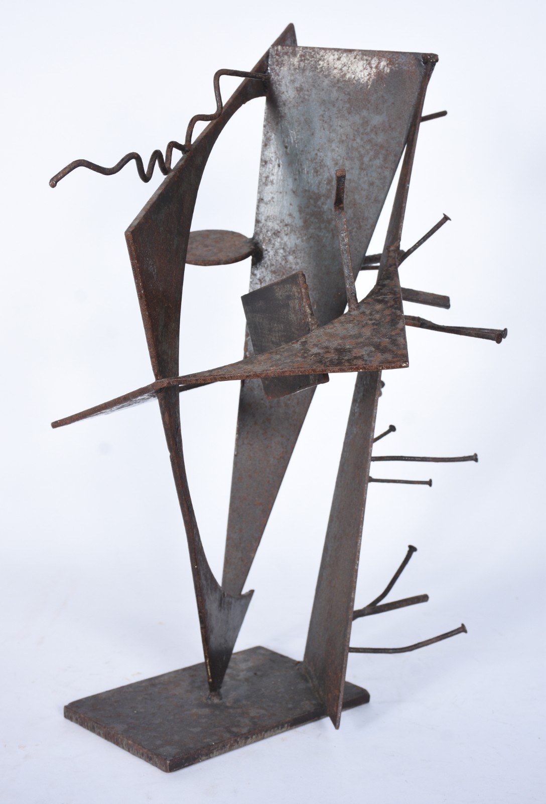 Escultura de metal. Assinada. - foto 2 de 5