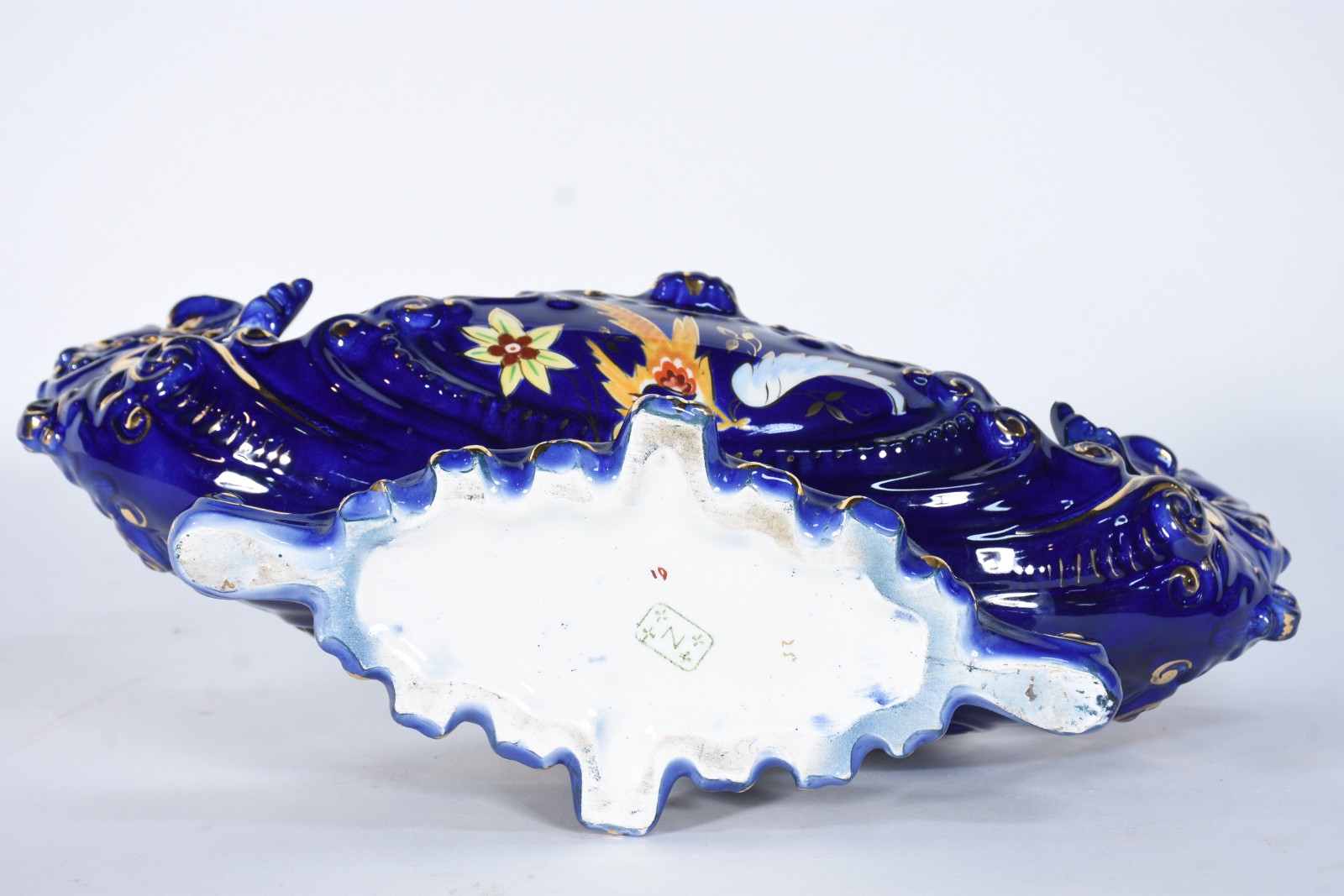 Centro de mesa de porcelana azul cobalto, detalhes em dourado com... - foto 8 de 8