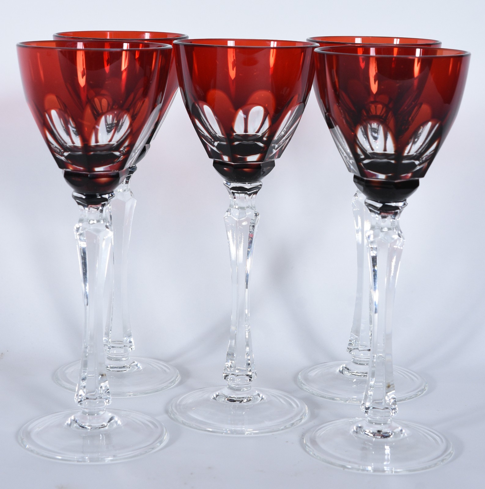 Cinco taças para vinho de cristal facetado doublé rubi. - foto 4 de 6