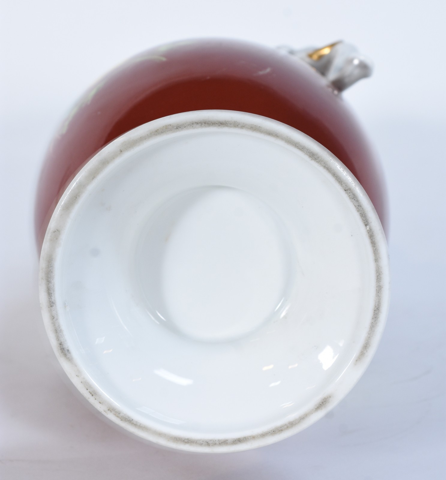 Vaso de porcelana europeia na cor vinho com flores em policromia... - foto 7 de 7