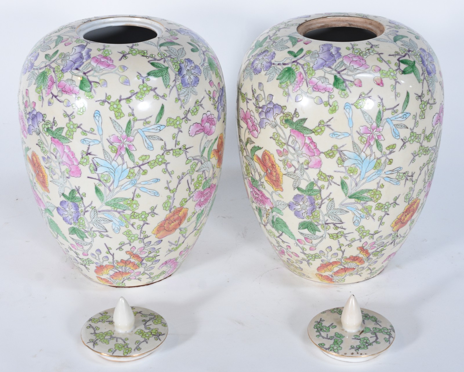Par de potiches de porcelana oriental decoração floral em policromia. - foto 2 de 6