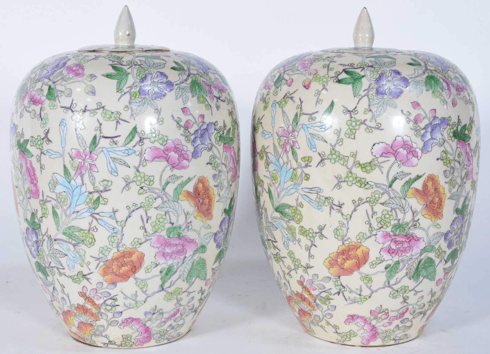 Par de potiches de porcelana oriental decoração floral em policromia. - foto 3 de 6