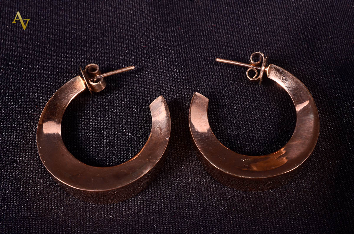 Par de argolas de ouro 18 k. Peso. 11.4 gr.