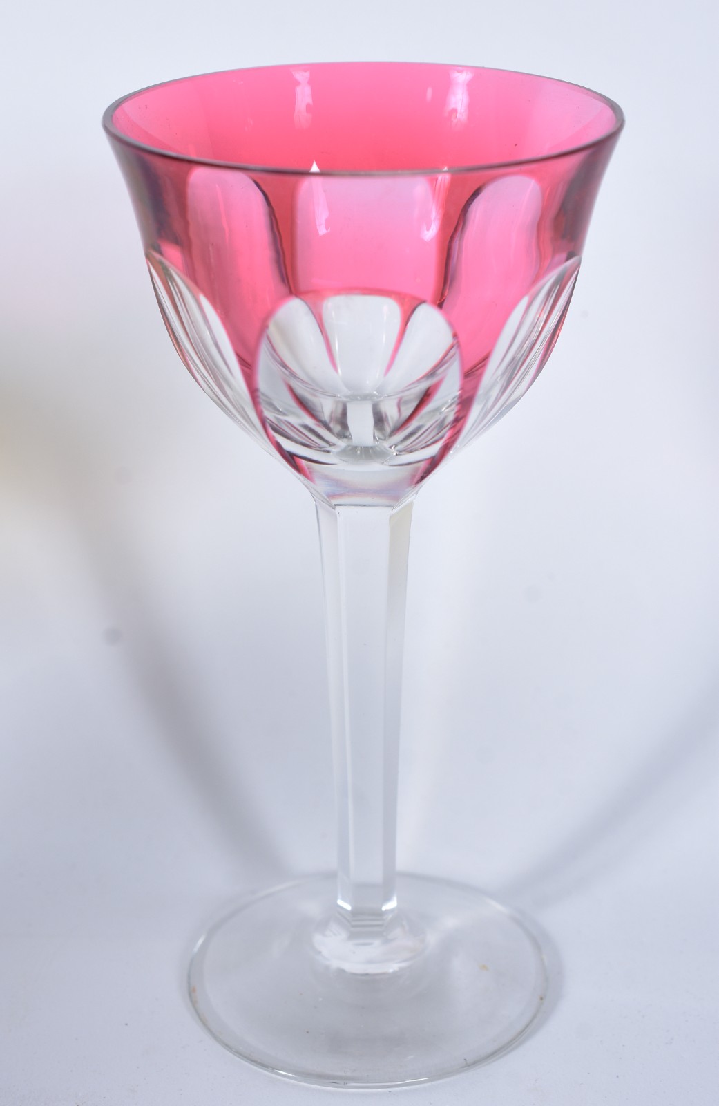 Seis cálices para vinho de cristal doublé facetado em diversas cores. - foto 5 de 8