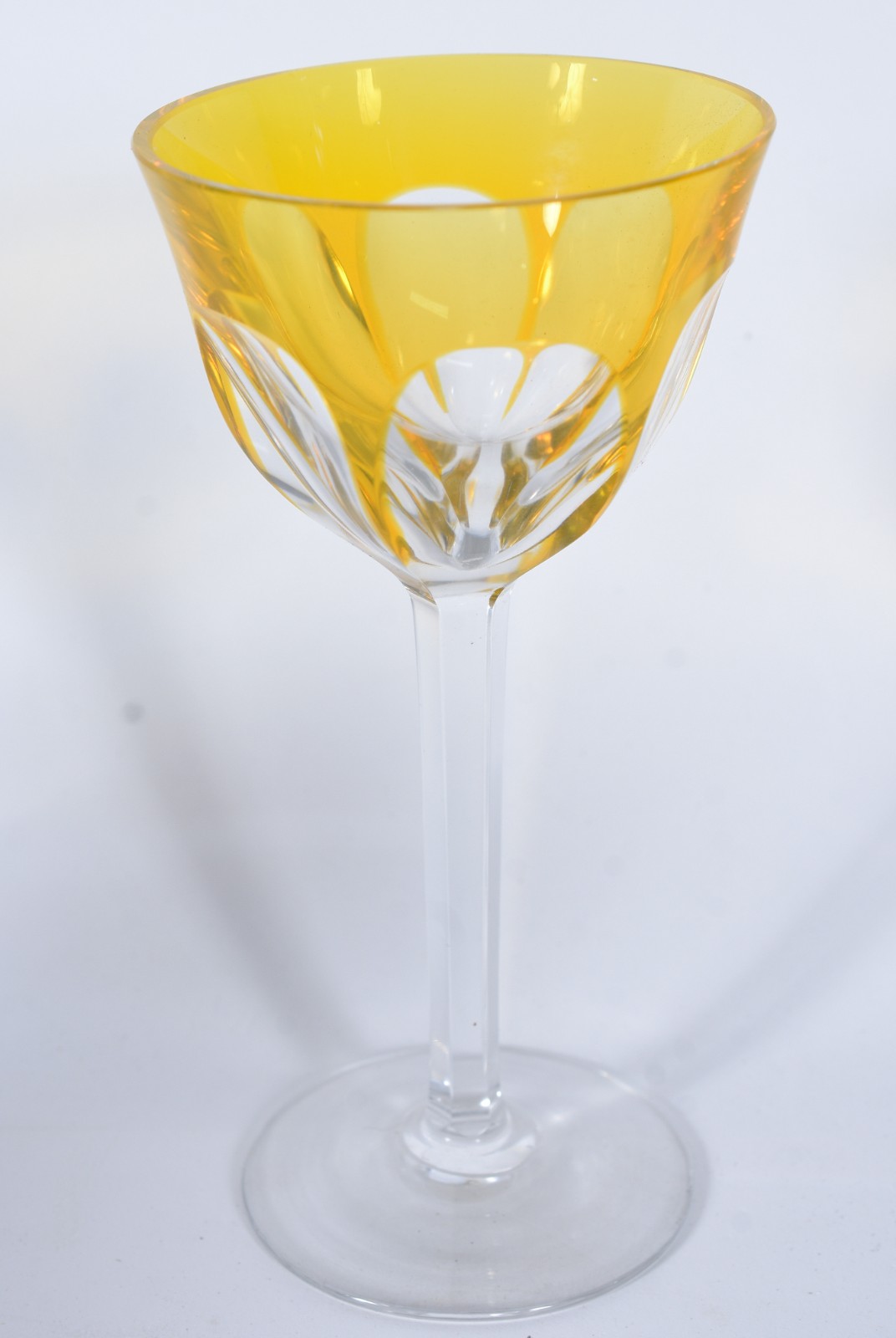 Seis cálices para vinho de cristal doublé facetado em diversas cores. - foto 6 de 8