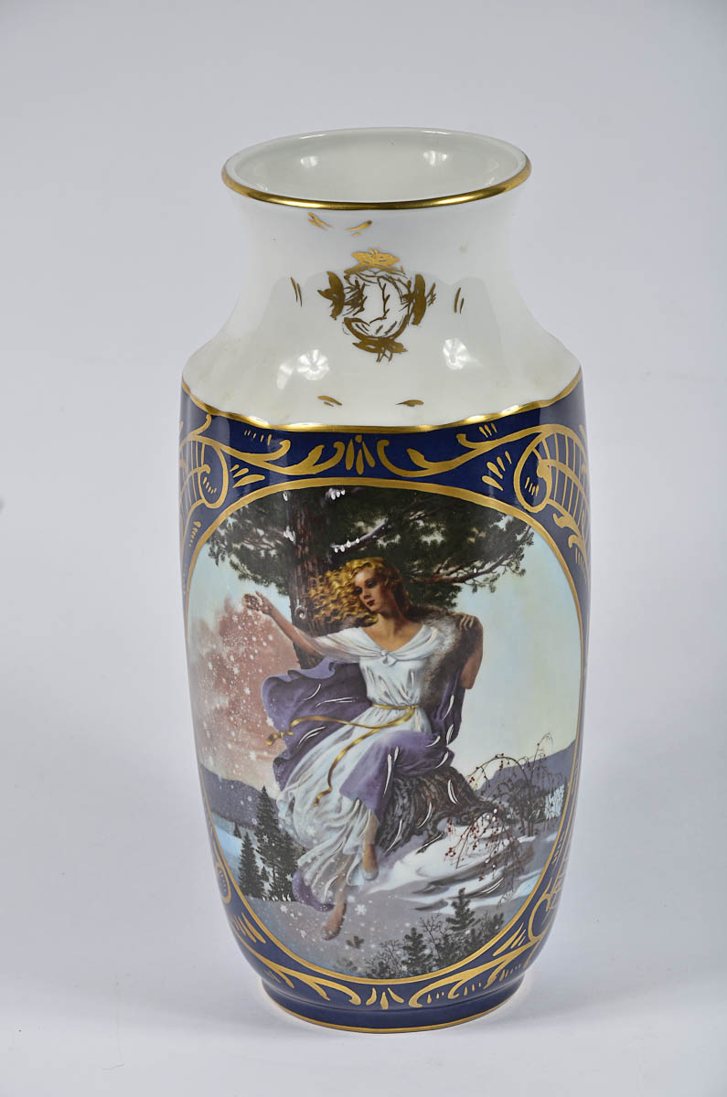 Vaso de porcelana francesa de LIMOGES com figura feminina em...