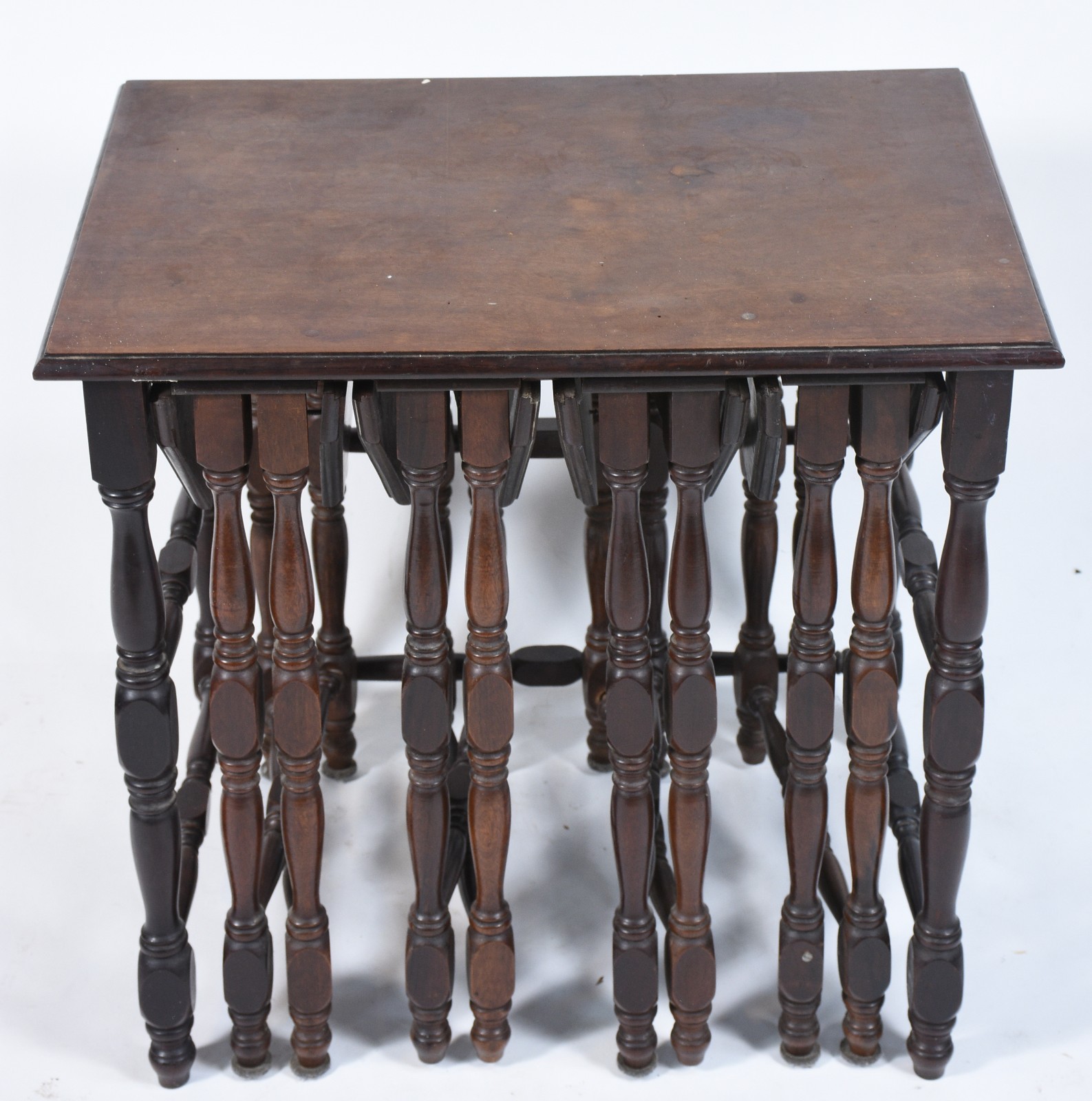 Mesa ninho de madeira nobre, composto de uma retangular com tres... - foto 2 de 8