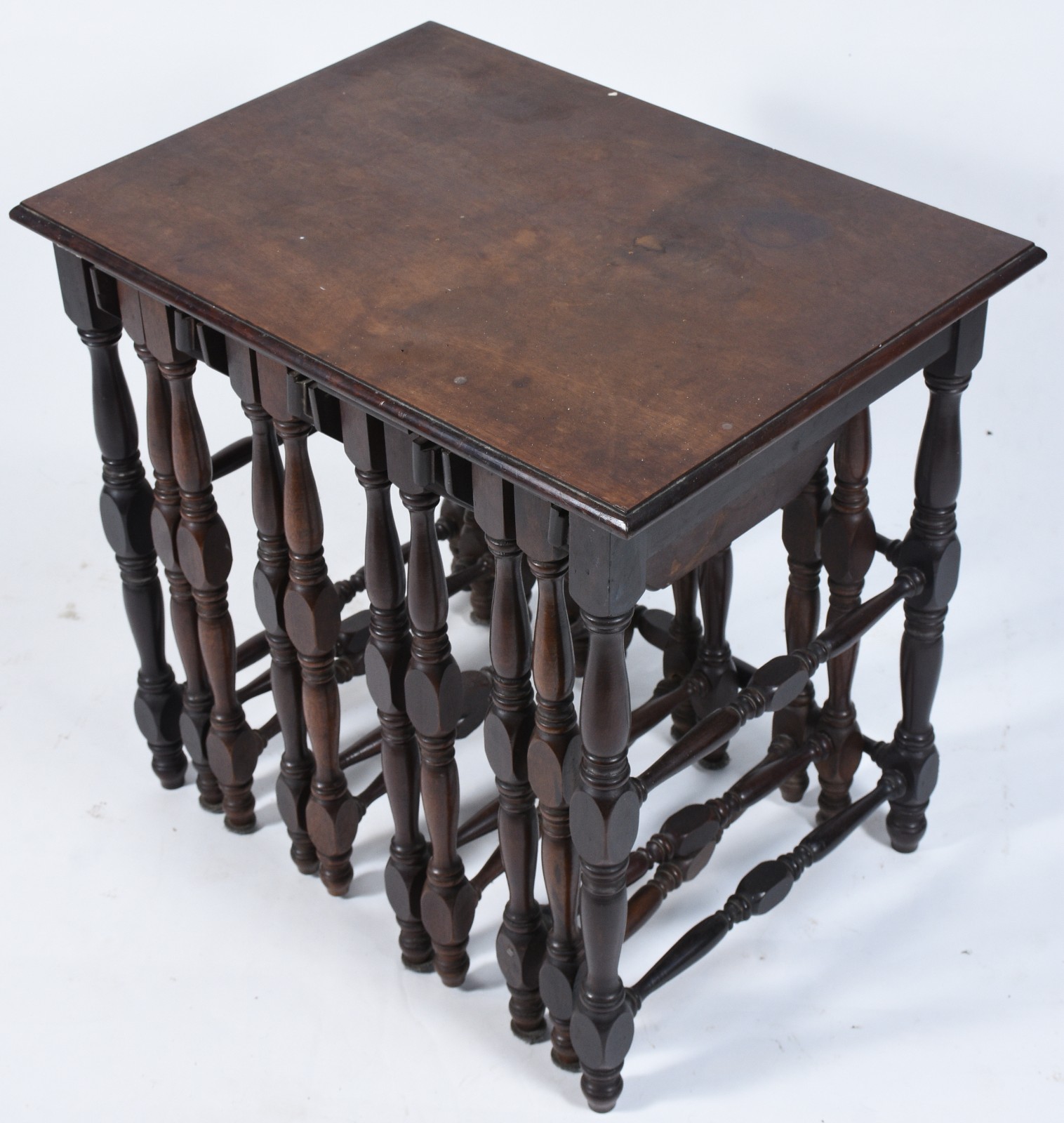 Mesa ninho de madeira nobre, composto de uma retangular com tres... - foto 3 de 8
