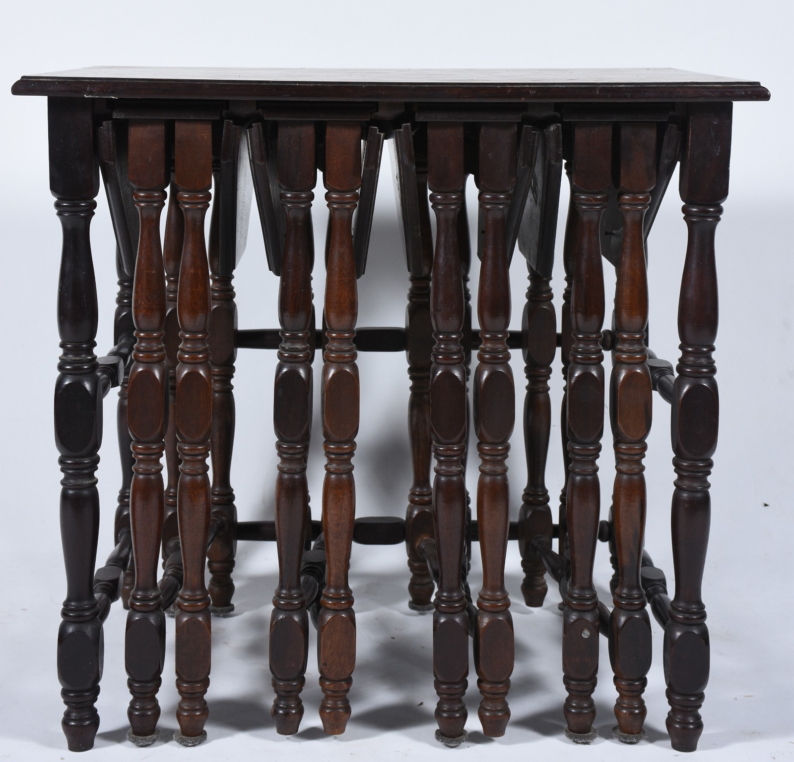 Mesa ninho de madeira nobre, composto de uma retangular com tres... - foto 4 de 8