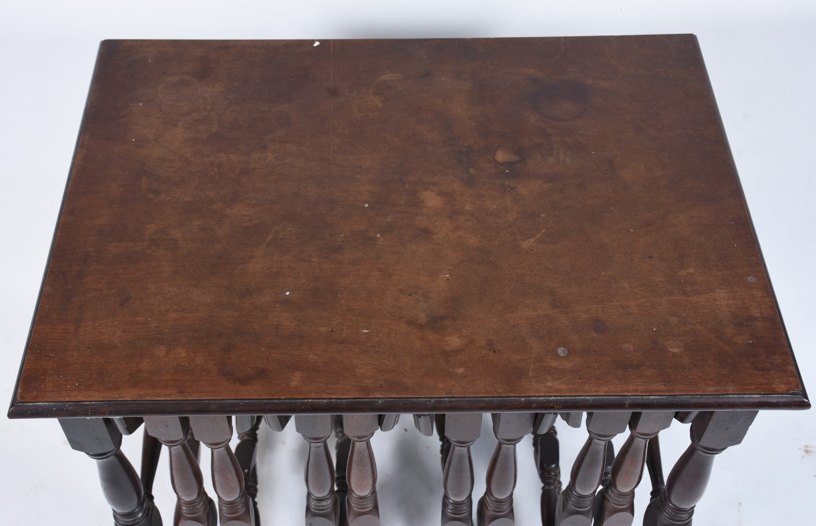 Mesa ninho de madeira nobre, composto de uma retangular com tres... - foto 5 de 8