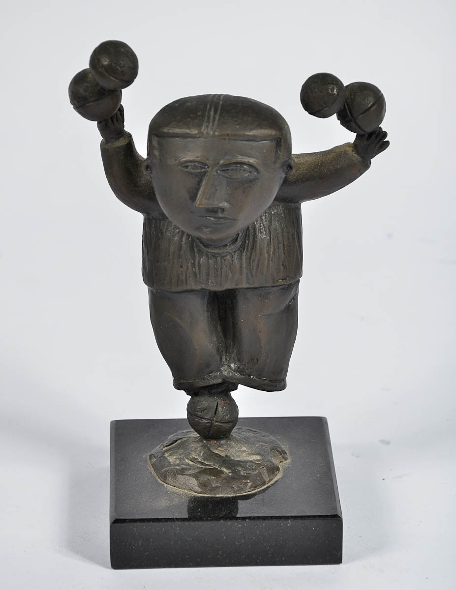 INOS CORRADIN - Escultura de bronze. Alt. total. 18 cm.