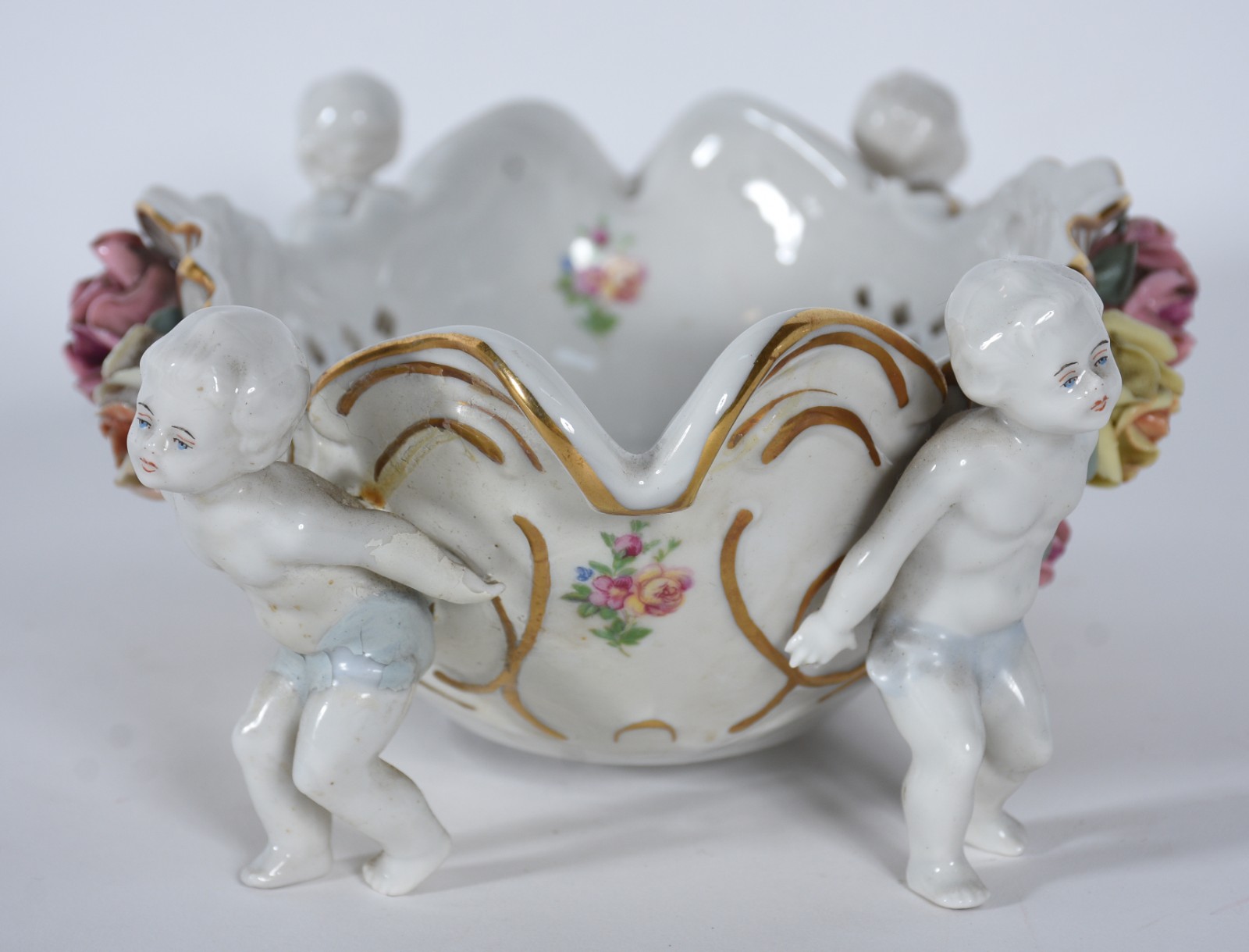 Centro de mesa de porcelana europeia, bojo central na forma de navete... - foto 3 de 6