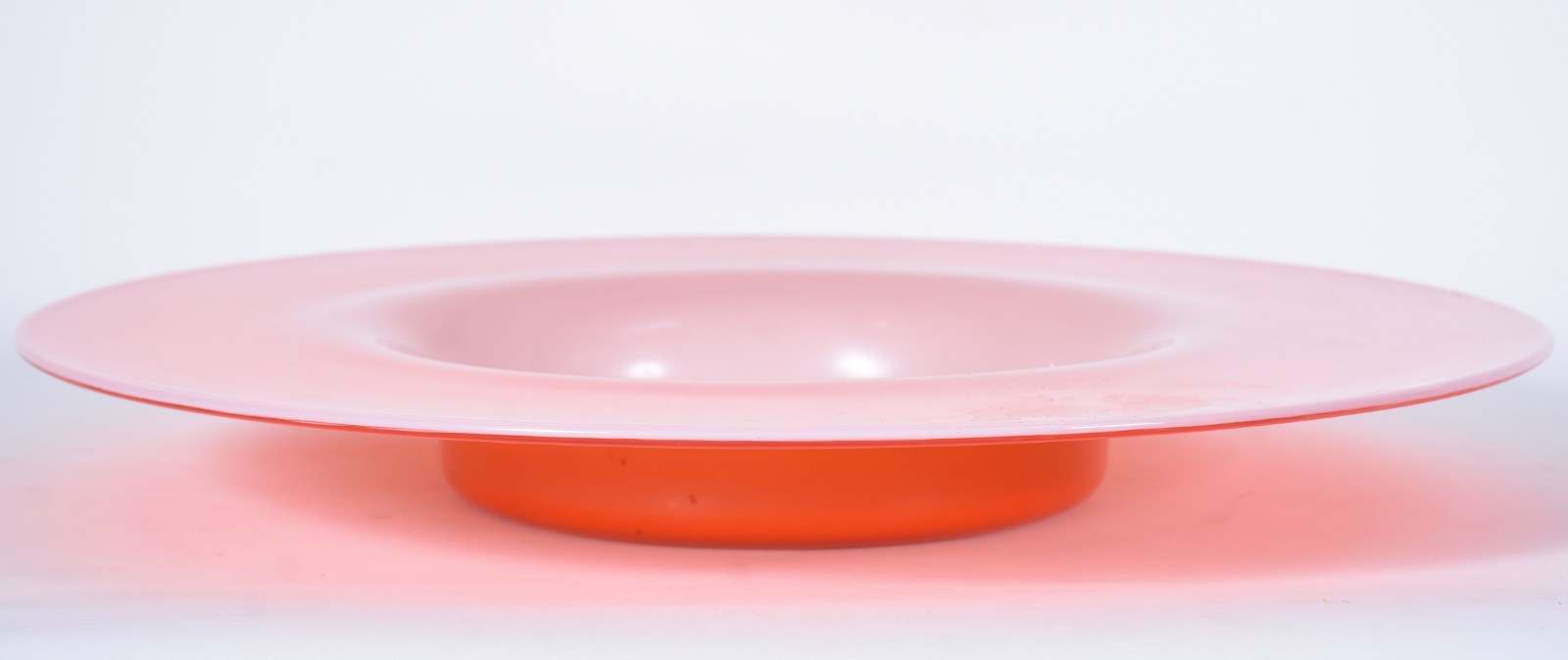 Grande centro de mesa de vidro vermelho leitoso, anos 60. - foto 1 de 5