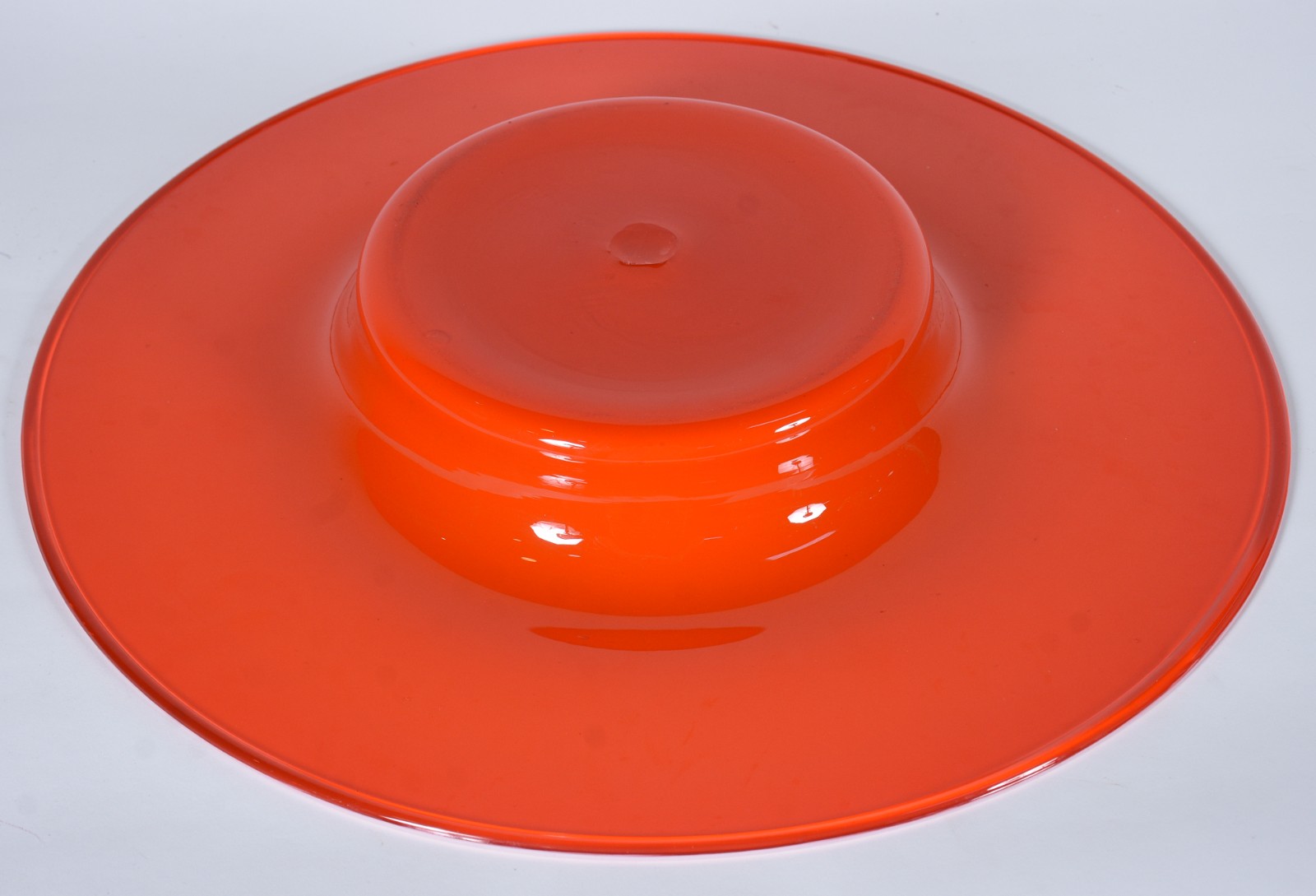 Grande centro de mesa de vidro vermelho leitoso, anos 60. - foto 4 de 5
