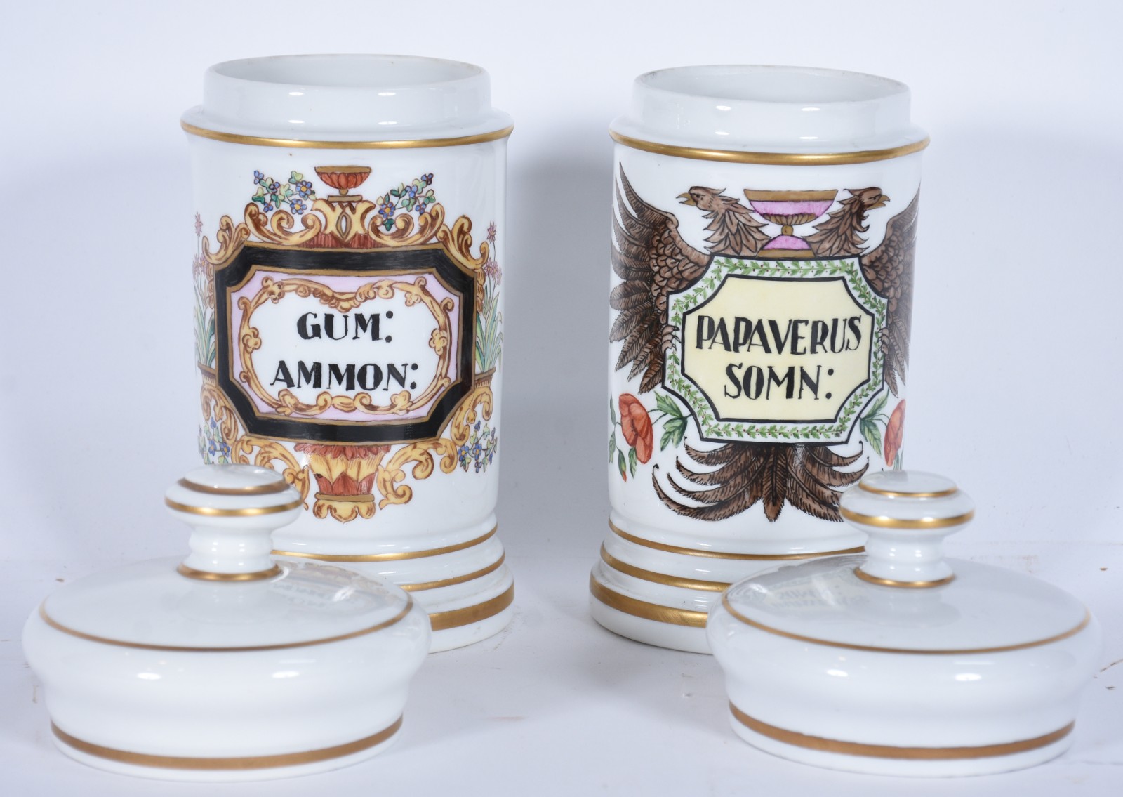 Dois potes de farmácia de porcelana pintada á mão. - foto 2 de 5