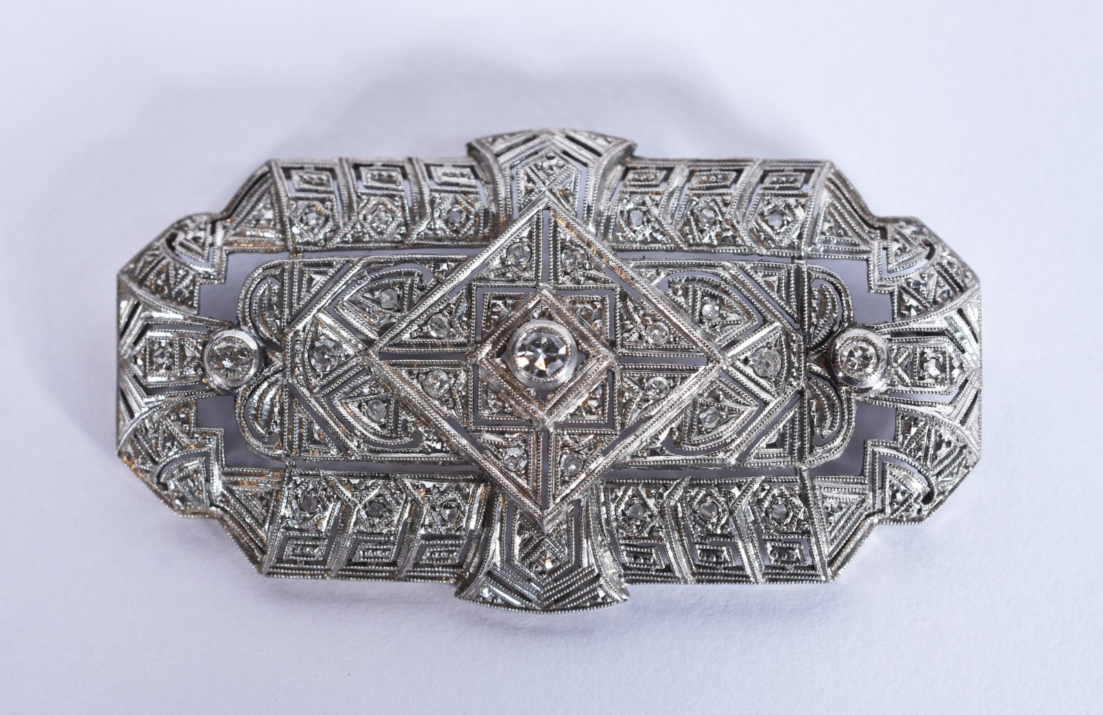 Broche/placa de platina com brilhantes (Por motivos de segurança a... - foto 2 de 4