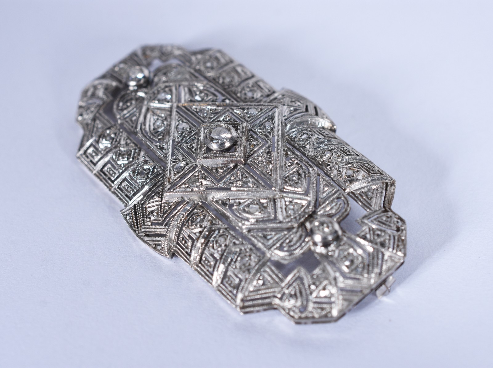 Broche/placa de platina com brilhantes (Por motivos de segurança a... - foto 1 de 4