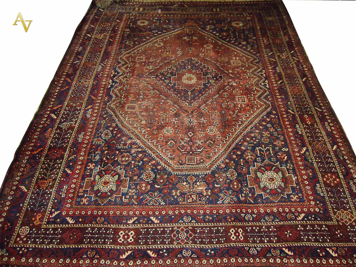 Tapete Shiraz ( no estado). Med. 2.96 x 2.44 m.